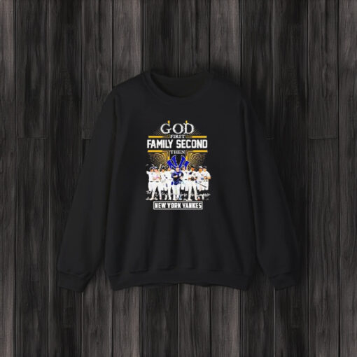 God First Family Second Then New York Yankees Mlb Team Players Signatures T-Shirt