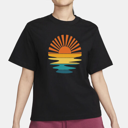 Retro Sunset Rays Wavy Shirt, Sun Shirt, Retro Sunshine Shirt, Sun Rays Tee, Beachy Vibes Tee, Retro Summer Time , Sunset Tshirt