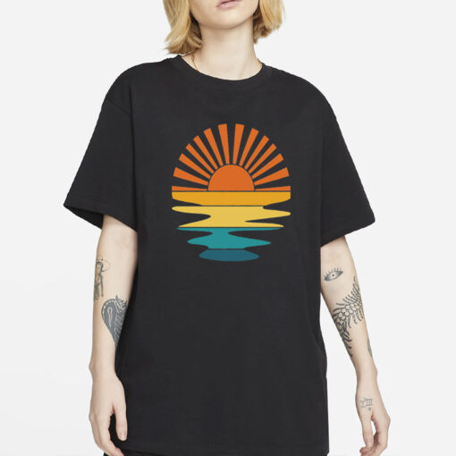 Retro Sunset Rays Wavy Shirt, Sun Shirt, Retro Sunshine Shirt, Sun Rays Tee, Beachy Vibes Tee, Retro Summer Time , Sunset Tshirt