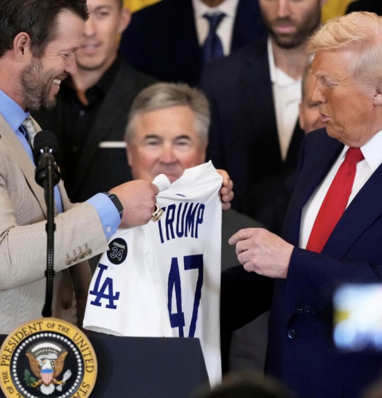 Los Angeles Dodgers Trump 47 T-Shirt